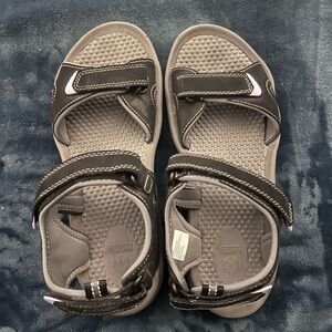 Khombu‎ Black and Gray Women's Sandals